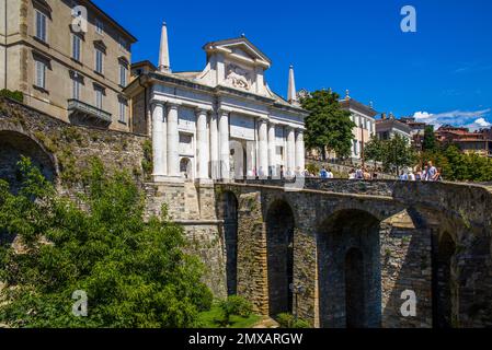 Porta di porta San Giacomo alle mura cittadine di Bergamo, Lombardia, Italia, Bergamo, Lombardia, Italia Foto Stock