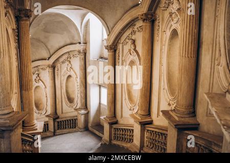 Torino, Piemonte, Italia, giugno 24th 2022. Facciata interna di Palazzo Carignano in Piazza Carlo Alberto, nel centro di Torino Foto Stock