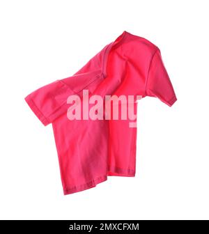 T-shirt rosa rumpled isolato su bianco. Vestiti sporchi Foto Stock