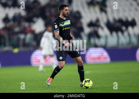 Torino, Italia . Il 2 febbraio 2023, Danilo Cataldi della SS Lazio controlla la palla durante il quarto di finale della Coppa Italia tra Juventus FC e SS Lazio allo Stadio Allianz il 2 febbraio 2023 a Torino. Foto Stock