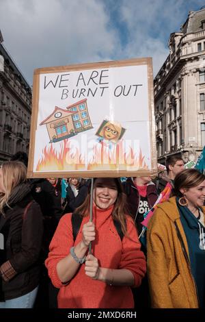 NEU, ASLEF & PCS andare in sciopero dopo una mancanza di aumento della retribuzione e per combattere il costo di vita crisi Ehimetalor Unuabona / Alamy News Foto Stock