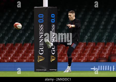 Cardiff, Regno Unito. 03rd Feb, 2023. Liam Williams of Wales durante la corsa del capitano della squadra di rugby del Galles al Principato Stadium di Cardiff venerdì 3rd febbraio 2023, davanti alla partita delle sei nazioni di domani contro l'Irlanda. pic di Andrew Orchard/Andrew Orchard SPORTS photography/Alamy Live News Credit: Andrew Orchard SPORTS photography/Alamy Live News Foto Stock