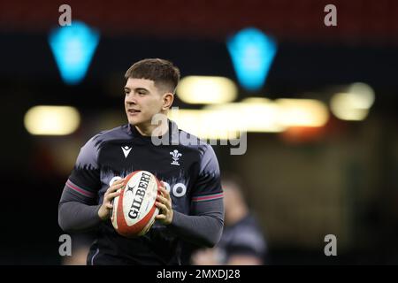 Cardiff, Regno Unito. 03rd Feb, 2023. Joe Hawkins del Galles durante la corsa del capitano della squadra di rugby del Galles al Principato Stadium di Cardiff venerdì 3rd febbraio 2023, davanti alla partita delle sei nazioni di domani contro l'Irlanda. pic di Andrew Orchard/Andrew Orchard SPORTS photography/Alamy Live News Credit: Andrew Orchard SPORTS photography/Alamy Live News Foto Stock