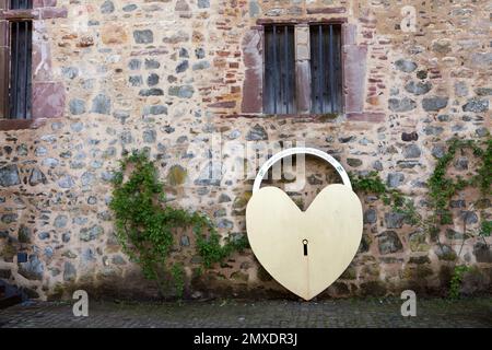 Un lucchetto come decorazione di nozze, Castello di Sababurg, Hofgeismar, Weser Uplands, Weserbergland, Assia, Germania Foto Stock