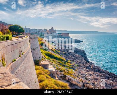 Сharm delle antiche città d'Europa. Città di Santa Cesarea Terme - città e comune in provincia di Lecce, Puglia, Ita meridionale Foto Stock