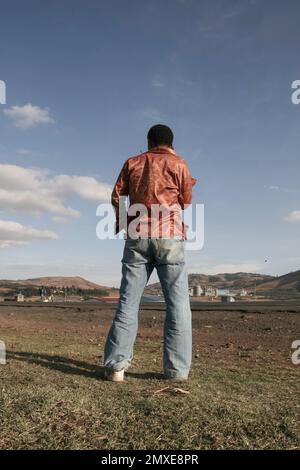 Stavo studiando carpenteria in Finlandia e mi è stato chiesto di andare a insegnare in Etiopia. Tutti i ritratti e le persone sono il personaggio della fabbrica. Gente simpatica e il sole splende molto. Lavorazione del legno in Africa Foto Stock
