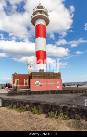 Il faro di Tostón si affaccia sul museo dei pescatori a nord-ovest dell'isola di Fuerteventura. Foto Stock