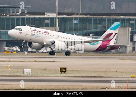 Zurigo, Svizzera, 20 gennaio 2023 Eurowings Airbus A320-251N Neo decollo dalla pista 28 Foto Stock