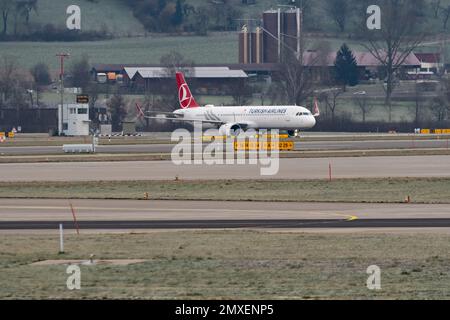 Zurigo, Svizzera, 20 gennaio 2023 Turkish Airlines Airbus A321-271NX Neo sta tassando la sua posizione Foto Stock