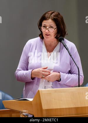 L'AIA, PAESI BASSI - GENNAIO 24: Ministro dell'assistenza a lungo termine e dello sport Conny Helder di VVD(VVD) durante il tempo delle interrogazioni al parlamento olandese Tweede Kamer il 24 gennaio 2023 all'Aia, Paesi Bassi (Foto di Jeroen Meuwsen/Orange Pictures) Foto Stock