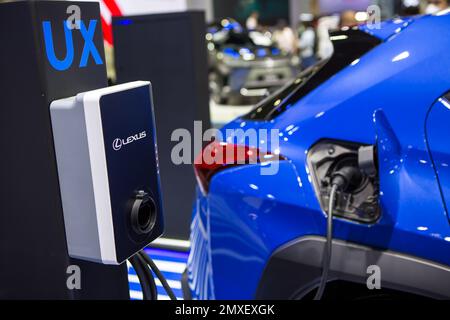 Bangkok, Thailandia - 7 dicembre 2022: Punto di carica del VEICOLO elettrico LEXUS UX 300e presentato in Motor Expo 2022 Foto Stock