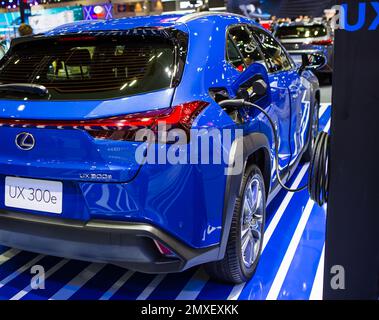 Bangkok, Thailandia - 7 dicembre 2022: Vista posteriore del punto di carica del VEICOLO elettrico LEXUS UX 300e presentato in Motor Expo 2022 Foto Stock