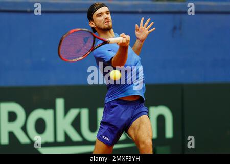 Tennista Tomas Machac della squadra ceca in azione durante la sessione di allenamento prima della qualificazione al torneo di tennis della Coppa Davis contro il Portogallo Foto Stock