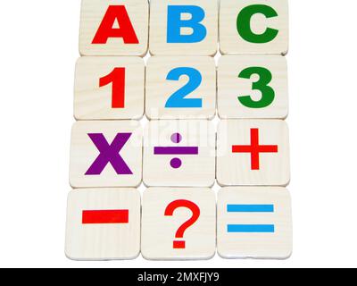Lettere colorate, numeri e segni matematici isolati su bianco Foto Stock