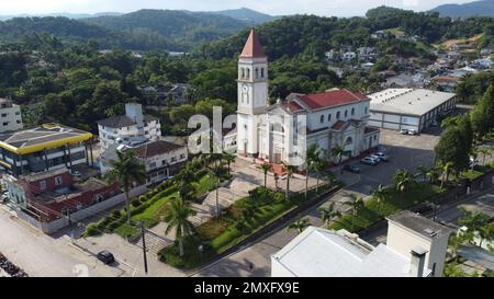 Una vista aerea di Igreja Matriz Paroquia Nossa Senhora da Conceicao - chiesa di Urussanga in Brasile Foto Stock