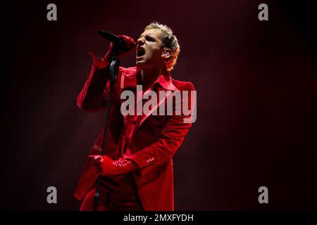 Napoli, Salerno, Italia. 2nd Feb, 2023. La cantante italiana Achille Lauro suona nel corso del tour ''Unplugged'' dal vivo al Teatro Augusteo il 02 febbraio 2022 a Napoli (Credit Image: © Francesco Luciano/ZUMA Press Wire) SOLO PER USO EDITORIALE! Non per USO commerciale! Foto Stock