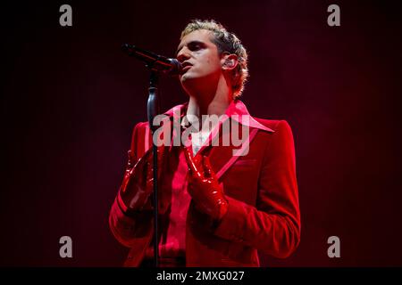 Napoli, Salerno, Italia. 2nd Feb, 2023. La cantante italiana Achille Lauro suona nel corso del tour ''Unplugged'' dal vivo al Teatro Augusteo il 02 febbraio 2022 a Napoli (Credit Image: © Francesco Luciano/ZUMA Press Wire) SOLO PER USO EDITORIALE! Non per USO commerciale! Foto Stock