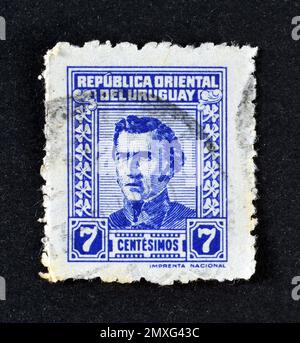 Francobollo cancellato stampato dall'Uruguay, che mostra Jose Gervasio Artigas Arnal National Hero dell'Uruguay, Generale e Patriot, circa 1950s. Foto Stock