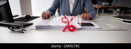 Percentuale Sign e tasso di sconto. Concetto di imposta IVA contabile Foto Stock