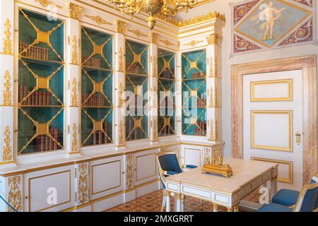 La biblioteca delle Rich Rooms (Reiche Zimmer) a Monaco Residenz l'ex palazzo reale dei monarchi Wittelsbach di Baviera Foto Stock