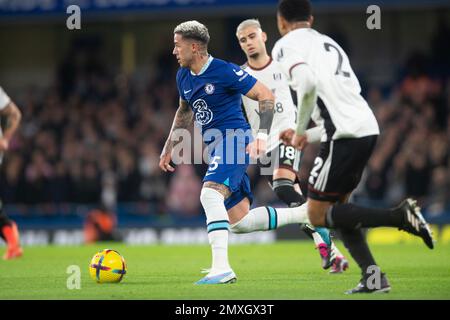 Londra, Regno Unito. 03rd Feb, 2023. Enzo Fernandez di Chelsea durante la partita della Premier League tra Chelsea e Fulham a Stamford Bridge, Londra, Inghilterra il 3 febbraio 2023. Foto di Salvio Calabrese. Solo per uso editoriale, licenza richiesta per uso commerciale. Non è utilizzabile nelle scommesse, nei giochi o nelle pubblicazioni di un singolo club/campionato/giocatore. Credit: UK Sports Pics Ltd/Alamy Live News Foto Stock