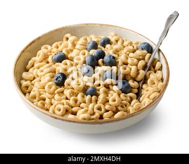 ciotola di anelli di miele di cereali della colazione con mirtilli isolati su fondo bianco Foto Stock