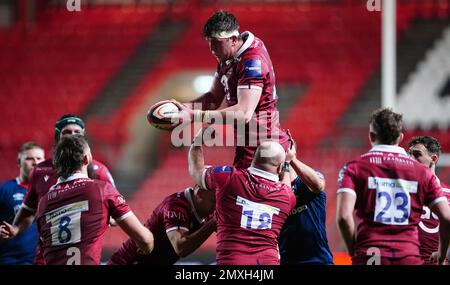 Sale Sharks' Alex Groves vince la palla durante la partita Gallagher Premiership all'Ashton Gate Stadium, Bristol. Data immagine: Venerdì 3 febbraio 2023. Foto Stock