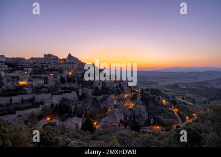 Gordes piccola città medievale in Provenza, Luberon, Vaucluse, Francia Foto Stock