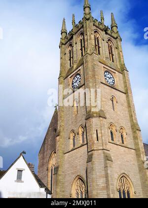 La Chiesa Parrocchiale di St Leonard a Padiham Lancashire risale al 1866-1869. Occupa il sito di chiese precedenti risalenti al 1451 o precedenti Foto Stock