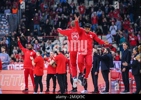 Pireo, Grecia. 03rd Feb, 2023. Giocatori di Olympiacos Pireo durante l'Eurolega, turno 23, incontro tra Olympiacos Pireo e Anadolu Efes allo Stadio della Pace e dell'amicizia il 3 febbraio 2023, ad Atene, in Grecia. Credit: Independent Photo Agency/Alamy Live News Foto Stock