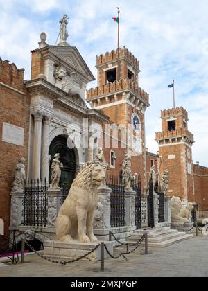 Porta e torri dell'Arsenale veneziano Foto Stock