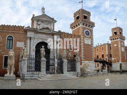 Porta e torri dell'Arsenale veneziano Foto Stock