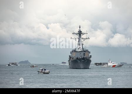 Istanbul, Turchia. 03rd Feb, 2023. USS Nitze (DDG-94), un cacciatorpediniere di classe Arleigh Burke degli Stati Uniti Navy, è ancorata al largo Dolmabahce a Istanbul. Credit: SOPA Images Limited/Alamy Live News Foto Stock