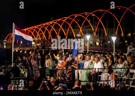 WILLEMSTAD - Re Willem-Alexander, Regina Maxima e Principessa Amalia partecipano al Jump-in Tumba Festival di Curacao. La Principessa della Corona ha un'introduzione di due settimane ai paesi di Aruba, Curacao e Sint Maarten e alle isole che formano i Caraibi Paesi Bassi: Bonaire, Sint Eustatius e Saba. ANP REMKO DE WAAL netherlands out - belgium out Credit: ANP/Alamy Live News Foto Stock