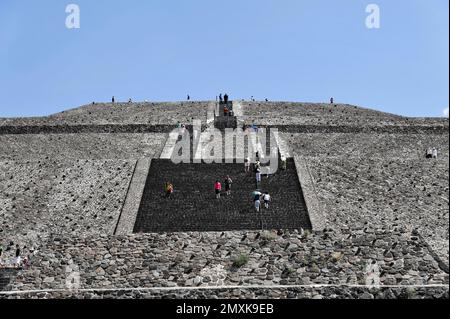 Piramide del sole, piramidi di Teotihuacán, patrimonio dell'umanità dell'UNESCO, Teotihuacán, stato del Messico, Messico, America centrale Foto Stock