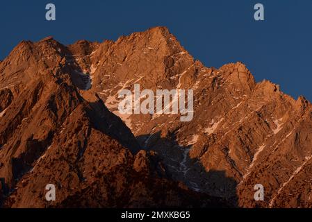 Whitney Portal View da Alabama Hills, Lone Pine, California, Sierras orientale, autostrada 395 Foto Stock