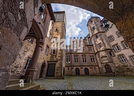 Cortile interno del castello, ex castello, successivamente castello rinascimentale Eisenbach, Lauterbach, Assia, Germania, Europa Foto Stock