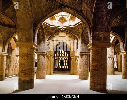 Sala a colonne a Sud Ivan, Venerdì Moschea, Masjid-e Jomeh, Isfahan, Isfahan, Iran, Asia Foto Stock