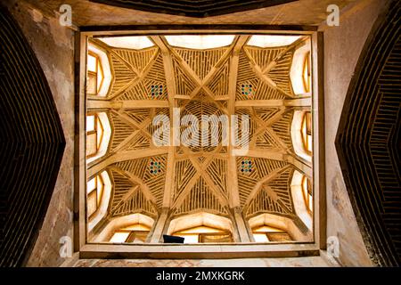 Sala a colonne a Sud Ivan, Venerdì Moschea, Masjid-e Jomeh, Isfahan, Isfahan, Iran, Asia Foto Stock