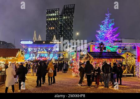 Santa Pauli, il mercato natalizio più caldo di Amburgo, di fronte alle Dancing Towers, Spielbudenplatz, Reeperbahn, St Pauli, Amburgo, Germania, Europa Foto Stock