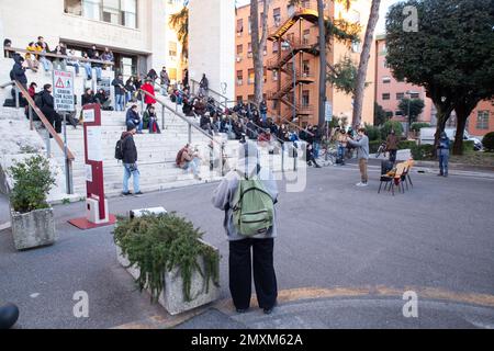 Roma, Italia. 03rd Feb, 2023. Assemblea pubblica organizzata dagli studenti che hanno occupato la Facoltà di lettere dell'Università di Roma "la Sapienza" (Foto di Matteo Nardone/Pacific Press) Credit: Pacific Press Media Production Corp./Alamy Live News Foto Stock