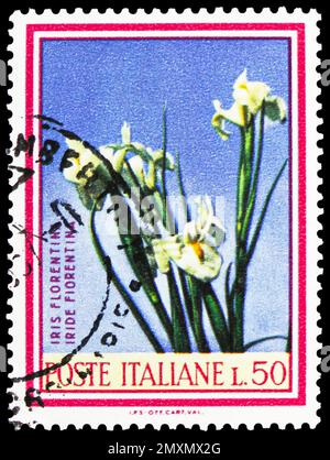 MOSCA, RUSSIA - 2 FEBBRAIO 2023: Francobollo stampato in Italia mostra Florentine Iris, Flora serie, circa 1967 Foto Stock
