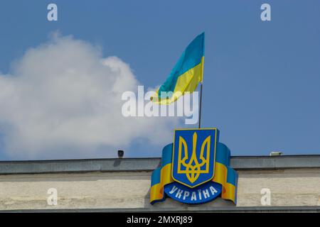 Il tridente è l'emblema di stato del paese Ucraina in una stella a otto  punte. Polizia Ucraina. Simboli di stato. Figura geometrica ottagramma.  Stato Foto stock - Alamy
