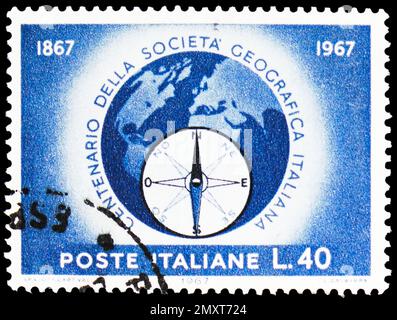 MOSCA, RUSSIA - 2 FEBBRAIO 2023: Francobollo stampato in Italia mostra il Centenario della Società geografica Italiana, circa 1967 Foto Stock