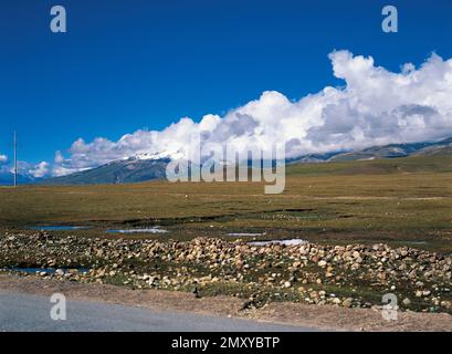 Nyenchen tanglha qinghai-tibet autostrada in Tibet Foto Stock