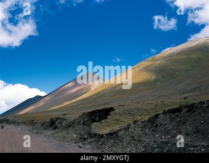 Nyenchen tanglha qinghai-tibet autostrada in Tibet Foto Stock