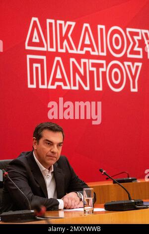 Grecia, Atene, 2023-02-01. Il Presidente di SYRIZA - Alleanza Progressista ed ex primo Ministro, Alexis Tsipras, fa una dichiarazione sul piano Foto Stock