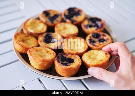Torte Belem o Pasteis de Belem, crostate portoghesi Pastel de Nata Custard. Foto di alta qualità Foto Stock