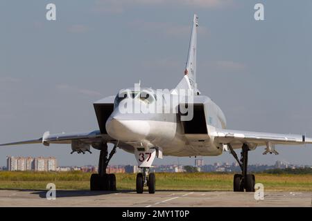 Tupolev Tu-22 Binder Heavy Bomber Jet dell'aeronautica russa presso la base dell'aeronautica militare Ryazan Engels Foto Stock