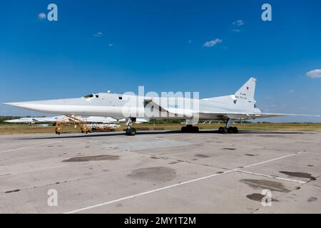 Tupolev Tu-22 Binder Heavy Bomber Jet dell'aeronautica russa presso la base dell'aeronautica militare Ryazan Engels Foto Stock